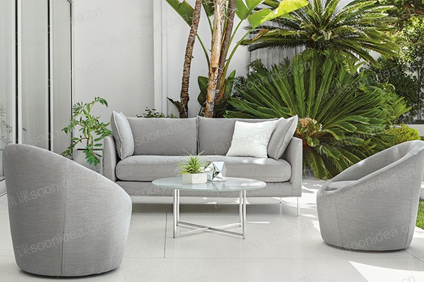 Glasses round bar Table